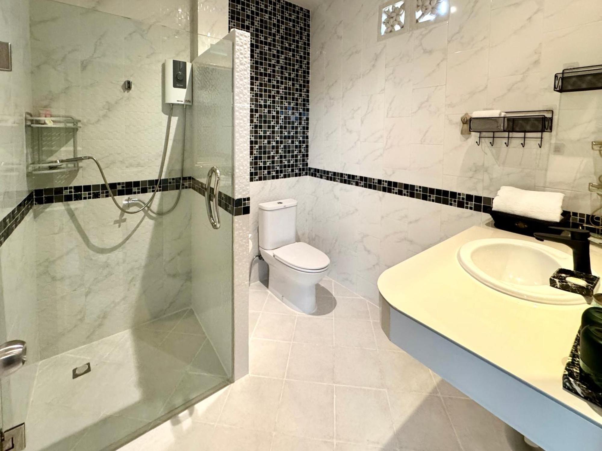 Klong Muang Beach Apartment Bagian luar foto